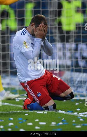 Hambourg, Allemagne - 23 avril : Pierre Michel Lasogga de Hambourg déçu au cours de la DFB Pokal semi finale match entre Sport Verein Hamburger et Ra Banque D'Images