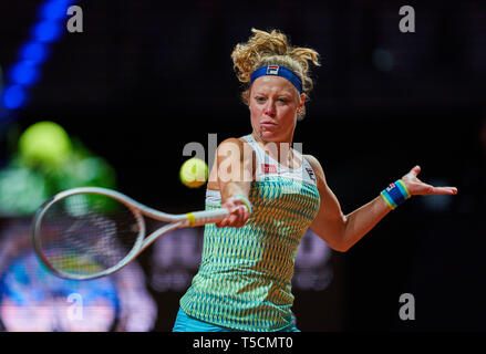 Stuttgart, Allemagne. Apr 23, 2019. Laura SIEGEMUND (GER) en action dans son match contre Lesia TSURENKO (UKR) au Grand Prix de tennis WTA Mesdames Porsche à Stuttgart, le 23 avril 2019. Crédit : Peter Schatz/Alamy Live News Banque D'Images