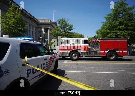 Washington, USA. Apr 23, 2019. Les pompiers répondent à une fuite de gaz près de la Maison Blanche à Washington, DC, États-Unis, le 23 avril 2019. Credit : Liu Jie/Xinhua/Alamy Live News Banque D'Images