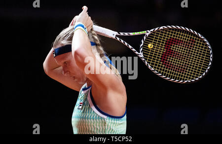 Stuttgart, Allemagne. Apr 23, 2019. Tennis : WTA-Tour - Grand Prix Porsche Stuttgart, des célibataires, des femmes, 1er tour, Bertens (Pays-Bas) - Friedsam (Allemagne). Kiki Bertens répond. Credit : Marijan Murat/dpa/Alamy Live News Banque D'Images