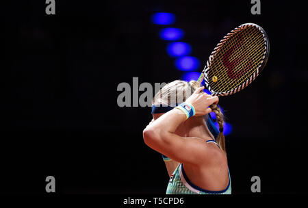 Stuttgart, Allemagne. Apr 23, 2019. Tennis : WTA-Tour - Grand Prix Porsche Stuttgart, des célibataires, des femmes, 1er tour, Bertens (Pays-Bas) - Friedsam (Allemagne). Kiki Bertens répond. Credit : Marijan Murat/dpa/Alamy Live News Banque D'Images
