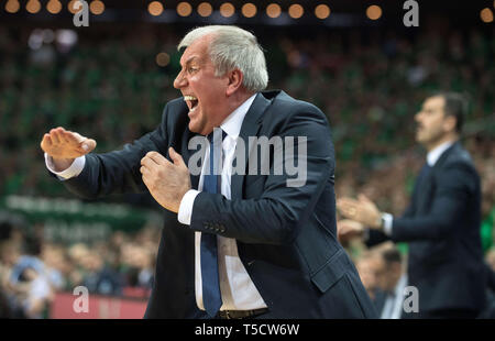 Kaunas, Lituanie. Apr 23, 2019. Entraîneur de Beko Fenerbahce Istanbul Zeljko Obradovic réagit au cours du troisième match de l'Euroligue entre la Lituanie et la Turquie du Zalgiris Kaunas Fenerbahce Istanbul de Beko à Kaunas, Lituanie, 23 avril 2019. Alfredas Crédit : Pliadis/Xinhua/Alamy Live News Banque D'Images