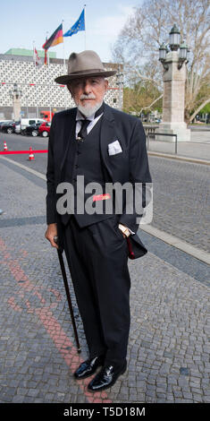 Hanovre, Allemagne. Apr 24, 2019. Markus Lüpertz artiste vient à une réception de la ville de Hanovre pour le 75e anniversaire de l'ancien chancelier Schröder dans la nouvelle mairie. Credit : Julian Stratenschulte/dpa/Alamy Live News Banque D'Images