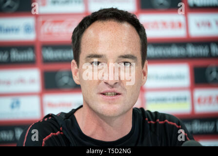 Stuttgart, Allemagne. Apr 24, 2019. Bundesliga : Soccer, Pk le VfB Stuttgart. Coach Nico Willig assiste à la conférence de presse. Credit : Marijan Murat/dpa/Alamy Live News Banque D'Images