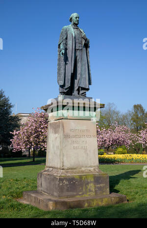 Statue de Henry Austin Bruce, Lord Aberdare, à Alexandra Gardens, Cathays Park, Cardiff Banque D'Images