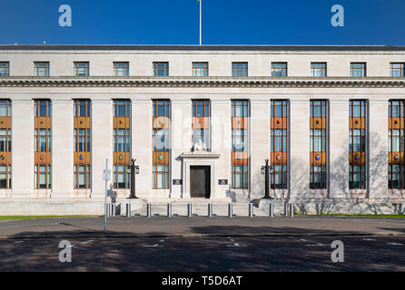 L'un des bâtiments de la Couronne du gouvernement gallois (c'est celui connu comme Cathays Park 1) dans Cathays Park, Cardiff. 21 avril 2019 Banque D'Images