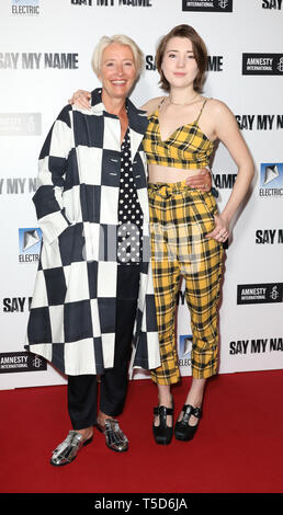 Emma Thompson (à gauche) et sa fille Gaia Romilly Wise, assister à la projection de gala pour dire mon nom à l'odéon Luxe, Leicester Square, Londres. Banque D'Images