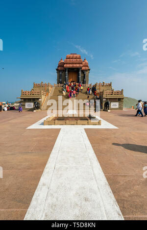 Vue verticale du rocher Vivekananda memorial à Kanyakumari, Inde. Banque D'Images
