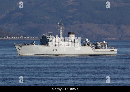 Le HMS Middleton (M34), une chasse contre les mines de classe navire exploité par la Marine royale, passant Gourock au début de l'exercice Joint Warrior 19-1. Banque D'Images