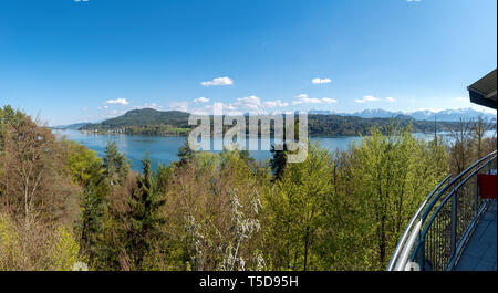 Panorama de la See - Vue sur Lac - Wörthersee, Klagenfurt, Carinthie, Autriche Banque D'Images
