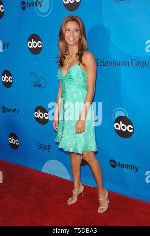 LOS ANGELES, CA. 19 juillet 2006 : Desperate Housewives star EVA LONGORIA au Disney ABC TV All Star Party à Kidspace à Pasadena. © 2006 Paul Smith / Featureflash Banque D'Images