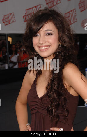 LOS ANGELES, CA. 25 juillet 2006 : l'actrice CHRISTIAN SERRATOS au Los Angeles premiere de "John Tucker Must Die" au Grauman's Chinese Theatre, à Hollywood. © 2006 Paul Smith / Featureflash Banque D'Images