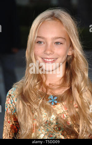 LOS ANGELES, CA. 25 août 2006 : l'actrice KELSEY LYNN BATELAAN lors de la première projection de la saison 4 de la série TV 'Nip/Tuck' au Paramount Studios, Hollywood.. © 2006 Paul Smith / Featureflash Banque D'Images