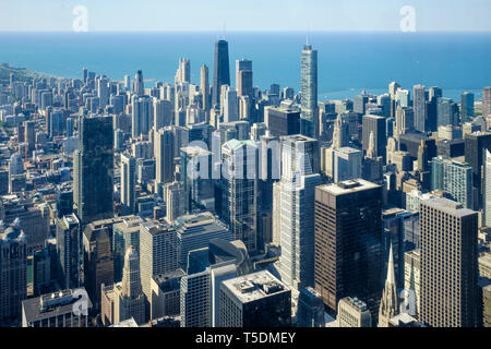 L'œil de l'oiseau remarquable vue sur le centre-ville de Chicago à partir de l'emblématique Willis Tower Skydeck au 103e étage Banque D'Images