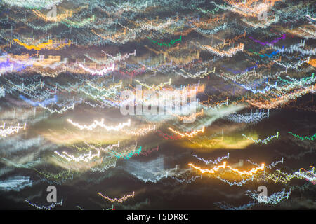 Résumé d'une longue exposition, photo, ville surréaliste expérimental et véhicule des lumières dans la nuit Banque D'Images