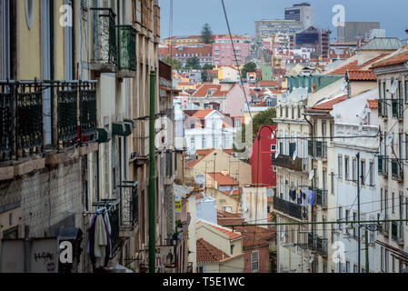 Calcada de Santo Andre Street dans la ville de Lisbonne, Portugal Banque D'Images