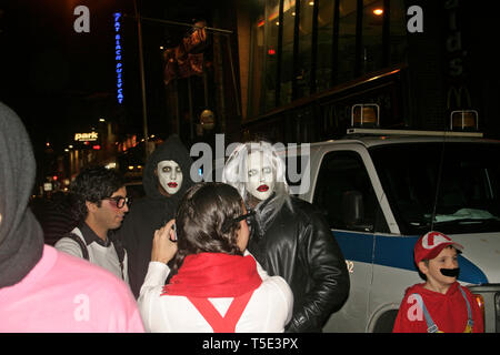 Personnes célébrant Halloween à Manhattan, New York, États-Unis Banque D'Images