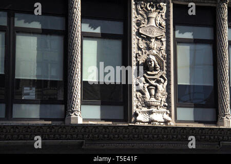 Les détails architecturaux sur bâtiment ancien à Manhattan, New York City, USA Banque D'Images