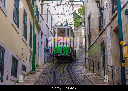 Laure funiculaire funiculaire - dans la ville de Lisbonne, Portugal Banque D'Images