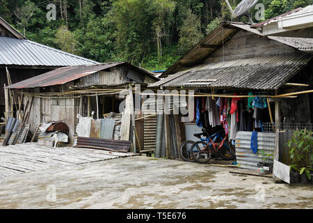 Longue maison de tribu Bidayuh, Kampung Annah Rais, Sarawak (Bornéo), Malaisie Banque D'Images