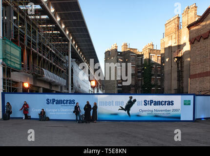 2007, le réaménagement de la gare St Pancras et Kings Cross les terres à l'arrière gauche, est le nouveau terminal East Midlands et la droite sont des bâtiments Stanley Banque D'Images