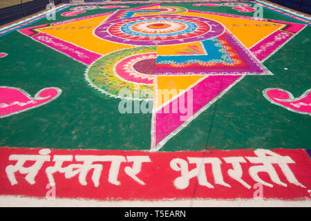 Rangoli énorme pour célébrer Gudi Padva Festival, Thane Maharashtra, Inde, Asie Banque D'Images