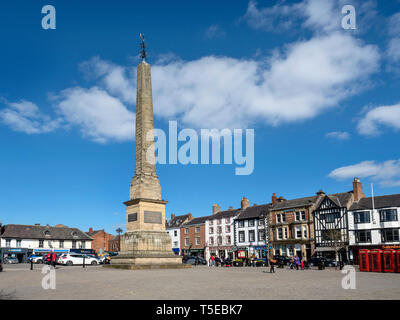 Obélisque dans le marché dans la ville de Ripon North Yorkshire Angleterre Banque D'Images