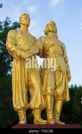 Monument 'amitié' - un cadeau d'amis géorgiens. Henichesk - à Ville-station en Ukraine. Banque D'Images