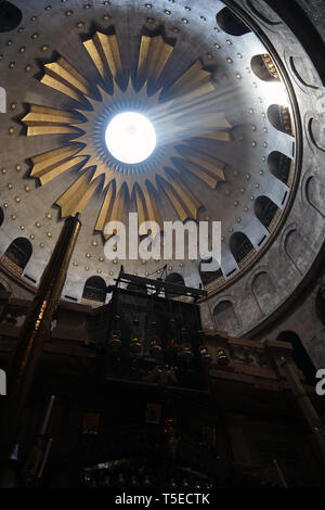 Israël - Jérusalem Saint-sépulcre église - ÉGLISE DU ST SÉPULCRE JÉRUSALEM - ÉGLISE DE LA RÉSURRECTION - CHURCHOF L'ANASTASIS - quartier chrétien de Jérusalem VIEILLE VILLE - Jésus tombe - AEDICULA - Mont Golgotha - Jérusalem - Jérusalem PÈLERINS ARCHITECTURE ET L'HISTOIRE - LA PHOTOGRAPHIE EN COULEURS © Frédéric Beaumont Banque D'Images