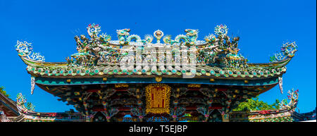 Dargon statue sur le toit de culte ,dragon statue sur la chine temple toit que l'art asiatique. Banque D'Images