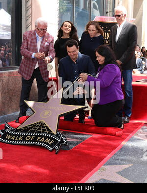 23 avril 2019 - Los Angeles, CA, USA - LOS ANGELES - APR 23 : Vin Di Bona, Mila Kunis, Seth MacFarlane, Ted Danson, Ann Druyan, Rana Ghadban au Seth MacFarlane cérémonie étoile sur le Hollywood Walk of Fame Le 23 avril 2019 à Los Angeles, CA (crédit Image : © Kay Blake/Zuma sur le fil) Banque D'Images