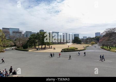 Lorsque vous décidez de visiter le Palais Impérial de Tokyo est prêt à ne voir que l'extérieur des jardins. Il n'y a pas d'option pour voir l'intérieur du palais. Banque D'Images