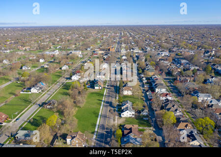 Detroit, Michigan - grandes sections de terrains vacants dans le détroit (à gauche) ne sont pas considérés dans la banlieue riche de Grosse Pointe Park. (La ligne de séparation d Banque D'Images