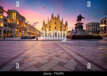 Milan, Italie. Cityscape image de Milan, Italie avec la cathédrale de Milan pendant le lever du soleil. Banque D'Images