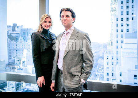 Real Estater, télévision artiste et entrepreneur d'affaires Donald Trump à son bureau à l'Administration centrale d'Atout sur 56e et 5e sur Manhattan. Banque D'Images