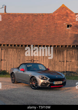 2018 Fiat 124 Spider Abarth Banque D'Images