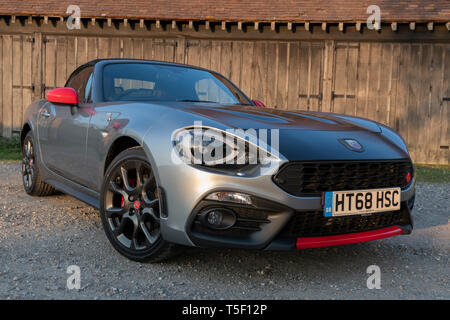 2018 Fiat 124 Spider Abarth Banque D'Images