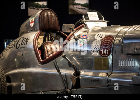 Aperçu de l'âge de 'effort" Exposition consacrée à Bentley à Bonhams, avec l'équipe de Bentley voiture 'Mère' 1928 Le Mans gagnant. Banque D'Images