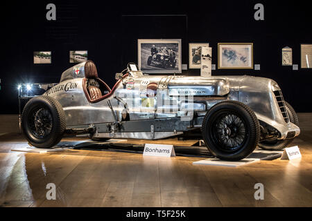 Aperçu de l'âge de 'effort" Exposition consacrée à Bentley à Bonhams, avec l'équipe de Bentley voiture 'Mère' 1928 Le Mans gagnant. Banque D'Images