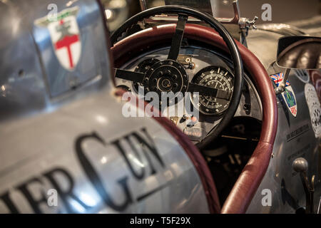 Aperçu de l'âge de 'effort" Exposition consacrée à Bentley à Bonhams, avec l'équipe de Bentley voiture 'Mère' 1928 Le Mans gagnant. Banque D'Images