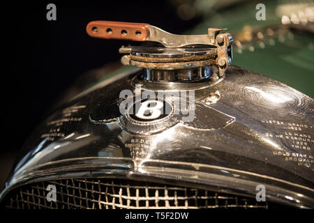 Aperçu de l'âge de 'effort" Exposition consacrée à Bentley à Bonhams, avec l'équipe de Bentley voiture 'Mère' 1928 Le Mans gagnant. Banque D'Images