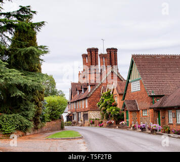 Photo de Albury. Petit village dans les collines du Surrey. Surrey. UK Banque D'Images