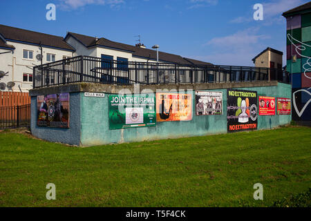 Affiches politiques dans la zone bogside de Londonderry/Derry en Irlande du Nord Banque D'Images