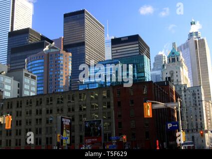 TORONTO, CANADA - Le 8 janvier. 2012 : Gratte-ciel dans le centre de Toronto Banque D'Images