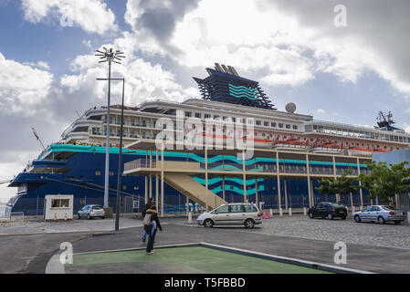 Zenith Pullmantur Cruise ship in Terminal de Cruzeiros de Lisboa ; borne Banque D'Images