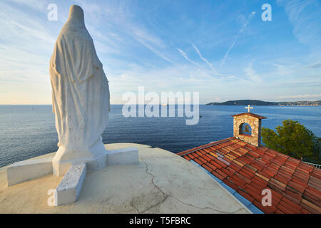 Toulon (sud-est de la France) : chapelle de Notre-Dame-du-Cap-Falcon situé à l'extrémité de la "brun" pointe, un important lieu de mémoire pour Banque D'Images