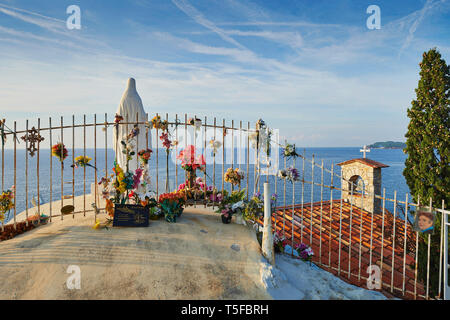 Toulon (sud-est de la France) : chapelle de Notre-Dame-du-Cap-Falcon situé à l'extrémité de la "brun" pointe, un important lieu de mémoire pour Banque D'Images