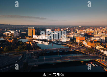 Vue aérienne sur Belfast au lever du soleil Banque D'Images