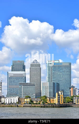 Big Sky & copie espace au-dessus du quartier financier de Canary Wharf London Skyline BANQUES HSBC et Barclays banque Citi bâtiments gratte-ciel HQ England UK Docklands Banque D'Images