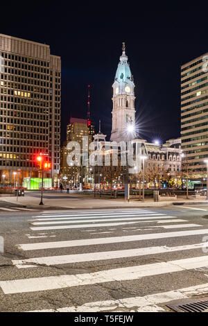 Tour de l'horloge de l'Hôtel de Ville Philladelphia dans Philladelphia, Pennsylvania, USA. Coucher du soleil Banque D'Images